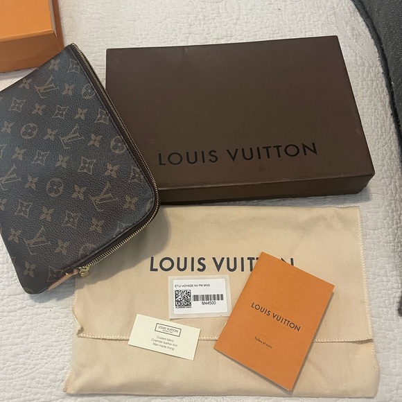 Authentic Louis Vuitton Etui PM .. brand new never used - Picture 3 of 9